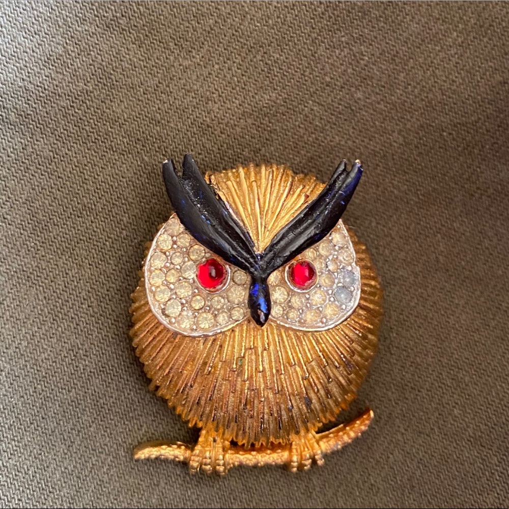 Gold Tone Round Owl Brooch Pin
